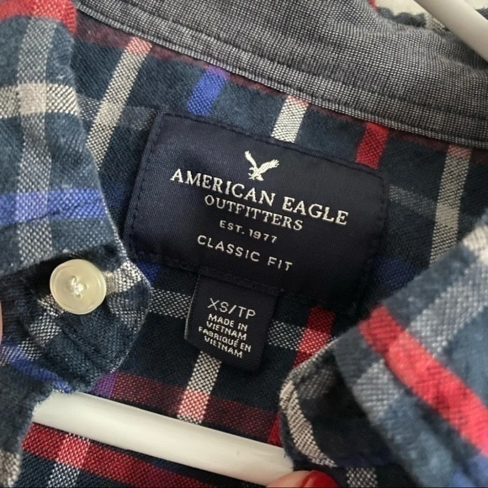 American Eagle Outfitters • Men’s Red Blue Plaid Button Down Shirt